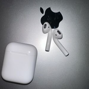 Apple air pods 2nd gen LIKE NEW